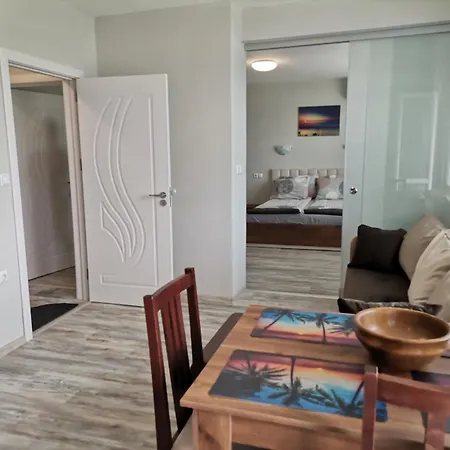 Apartament прекрасен с гледка към морето в *